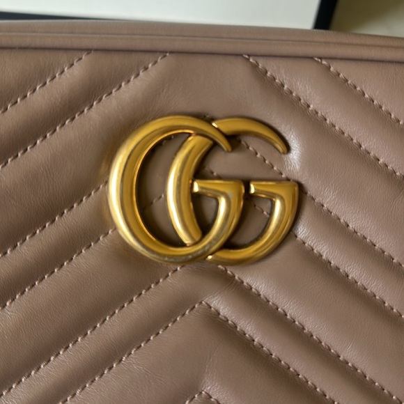 Gucci Small Marmont Mattelasse Camera Bag - Picture 3 of 14